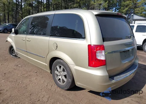 2011 Chrysler Town & Country Touring z USA, uszkodzony, nr VIN 2A4RR5DG2BR780023